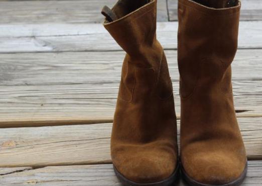 Comment nettoyer les bottes en daim?