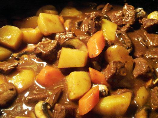 Comment faire cuire le goulash de boeuf?