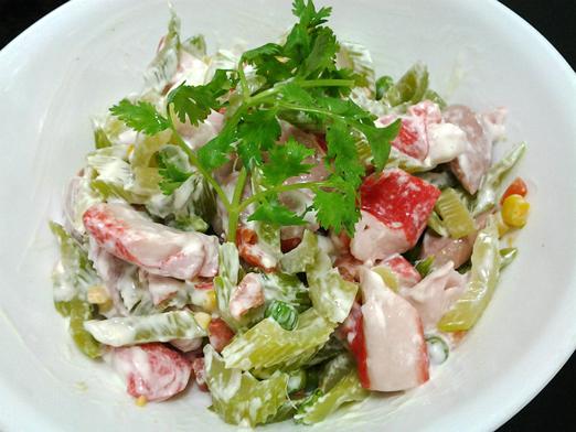 Recettes de salades avec des bâtonnets de crabe