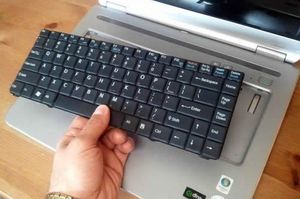 Comment démonter le clavier?