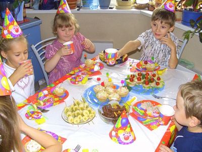 Comment décorer une table pour les enfants?