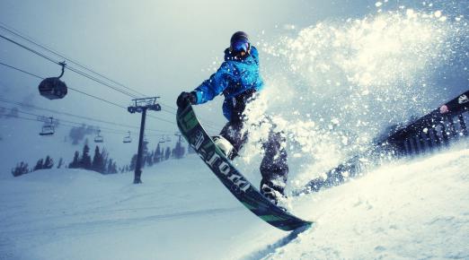 Que dois-je rechercher lorsque je choisis un snowboard?