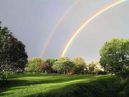 Pourquoi l'arc-en-ciel est-il multicolore?